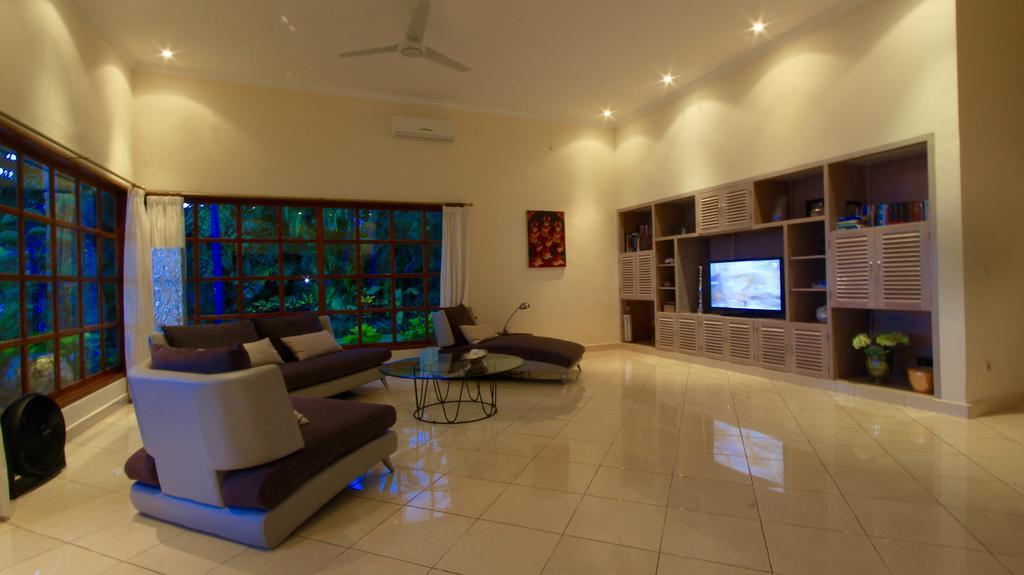 Villa Surgawi Lovina  Exterior photo